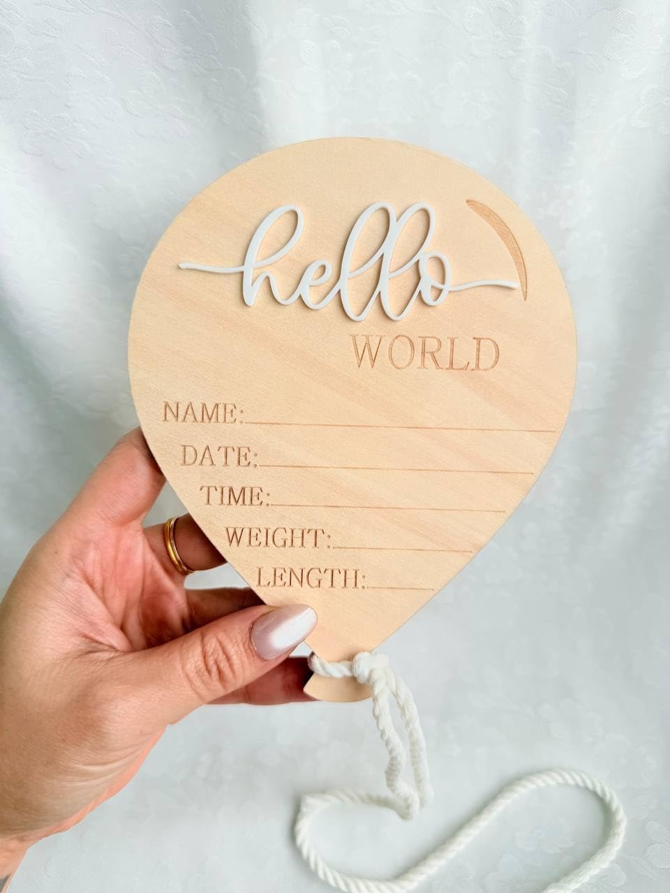 Wooden Newborn Announcement Ornament, Hello World Balloon Sign with Hanging Rope, Birth Details Wood Keepsake, Nursery Decor, Hospital Photo Prop