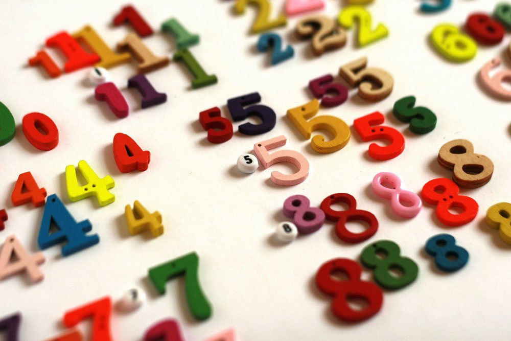 Mixed Numbers, Wooden trinkets, 0.5-4cm, 10gr