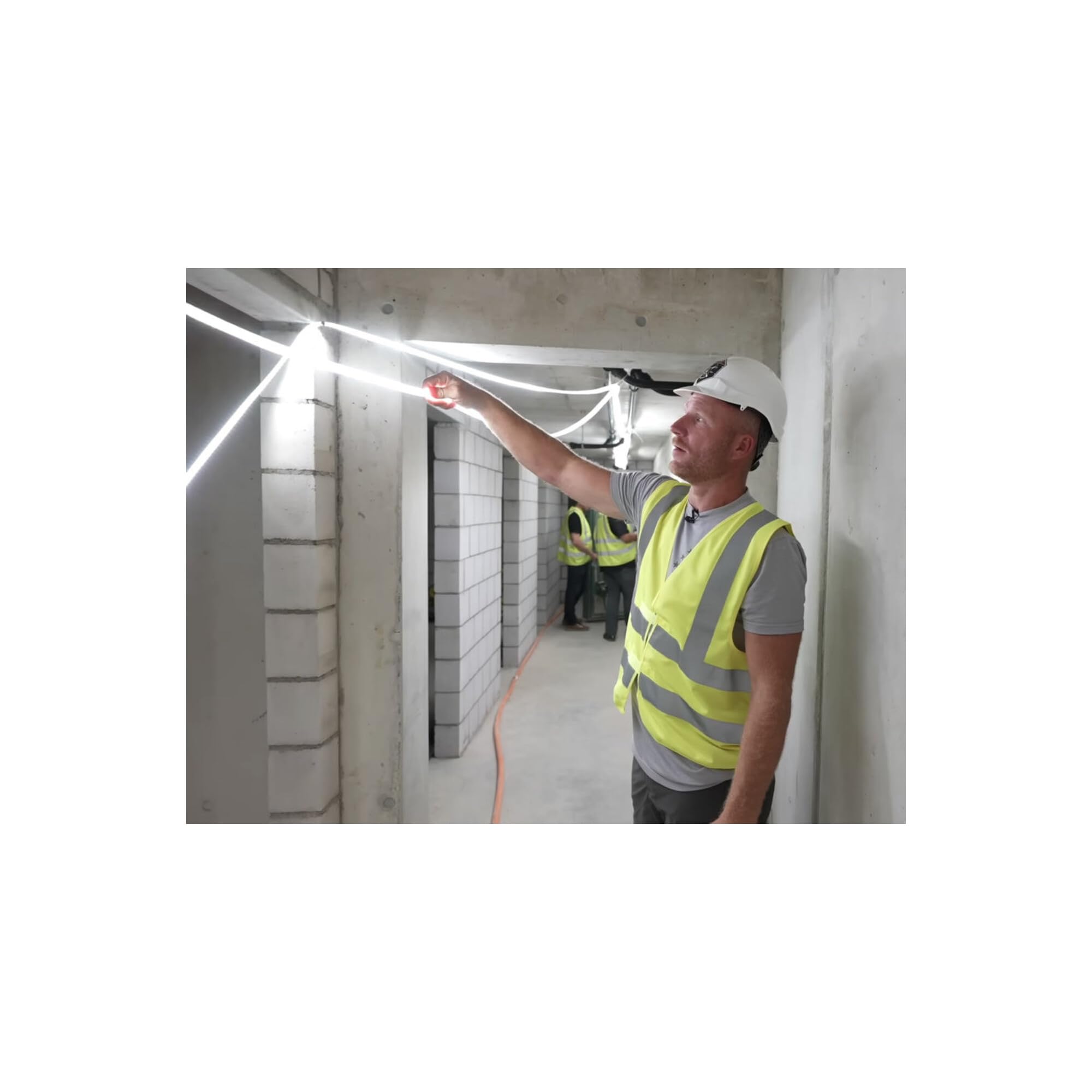 STIER LED Streifen Baustrahler, 15m, 13.500lm, 6400k, 900lm/m, erweiterbar auf 75m, direkt Anschluss, LED Strip, PVC, Schutzart IP65, mit praktischen Standfüßen und Handgriff