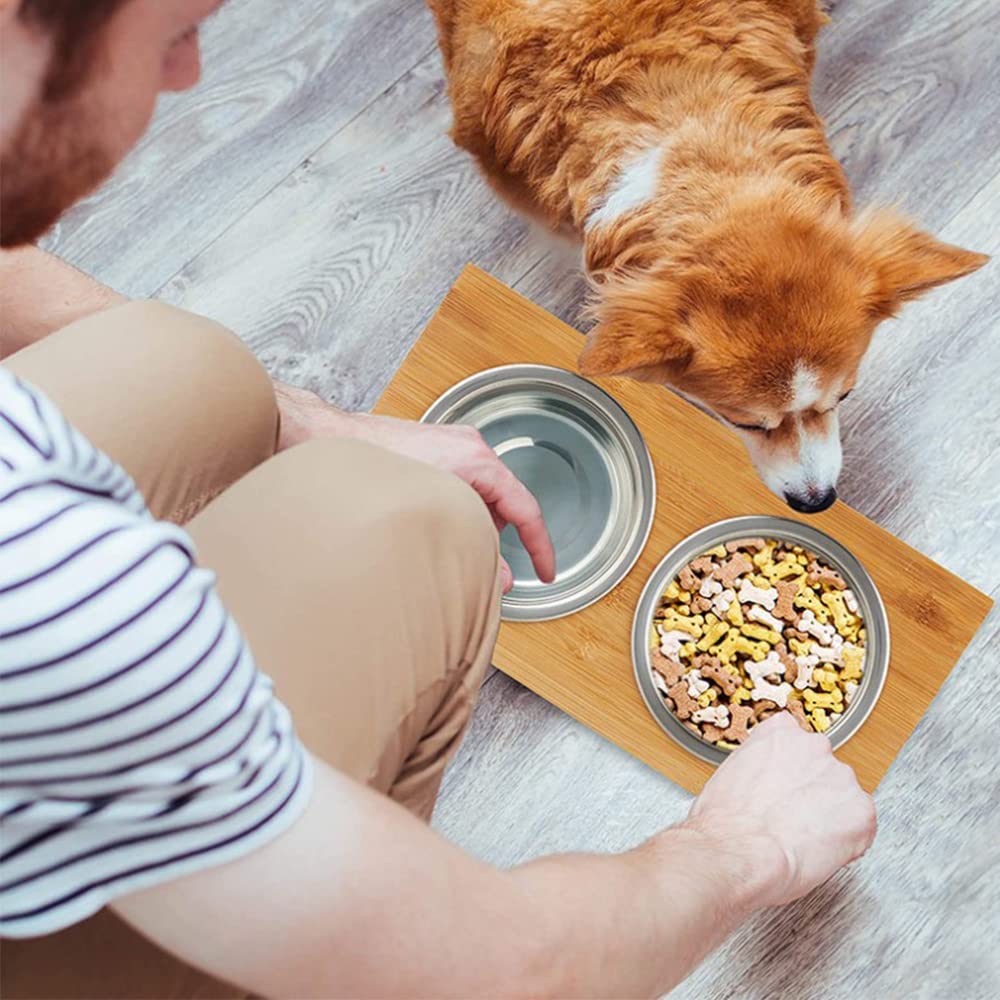 Ciotole Alzate per Cani e Gatti - Set con 2 Ciotole in Acciaio Inox e Supporto in Bambù - Mangiatoie Elevate con Piedini Antiscivolo (Legno Naturale)