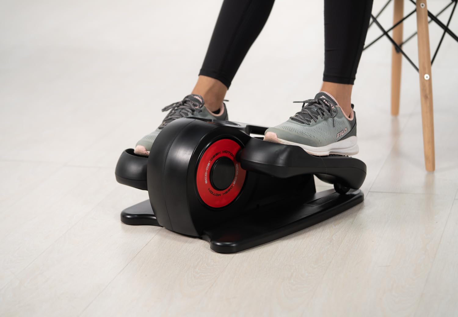 ECO-DE Mini Cyclette Ellittica da Casa Seduti – Pedaliera Riabilitazione 20-30 Velocità, Display e Telecomando – Cicletta Portatile da Sedia, Divano o Scrivania – Movimento Passivo Anziani o Fitness