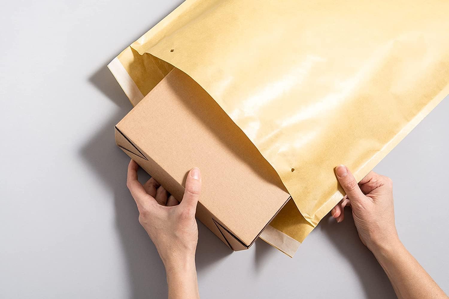 Enveloppes rembourrées en papier bulle en polyéthylène, couleur marron, sacs d’expédition pouvant contenir des documents - Ofituria (200 V2 enveloppes, 300 x 420 mm)