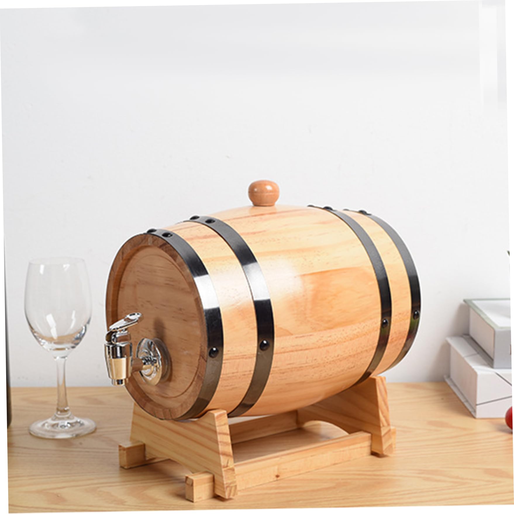 Barile Di Quercia In Legno O Botte Con Alcole Nave Con Vino, Brandy O Disegnato Mano Per La Barra Il Image172104821