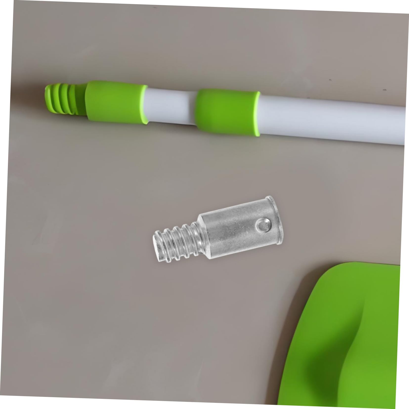 Aluminiowy Adapter Gwintowy Do Przedłużaczy Teleskopowych Końcówka Do Kijów Mocny i Trwały Element Szczotek i Wałków Malarskich