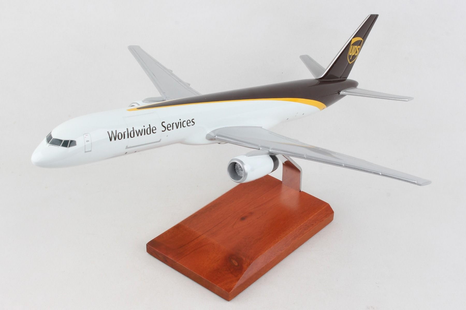UPS United Parcel Service 757-200F Desktop Display Airplane Model Scale 1/100