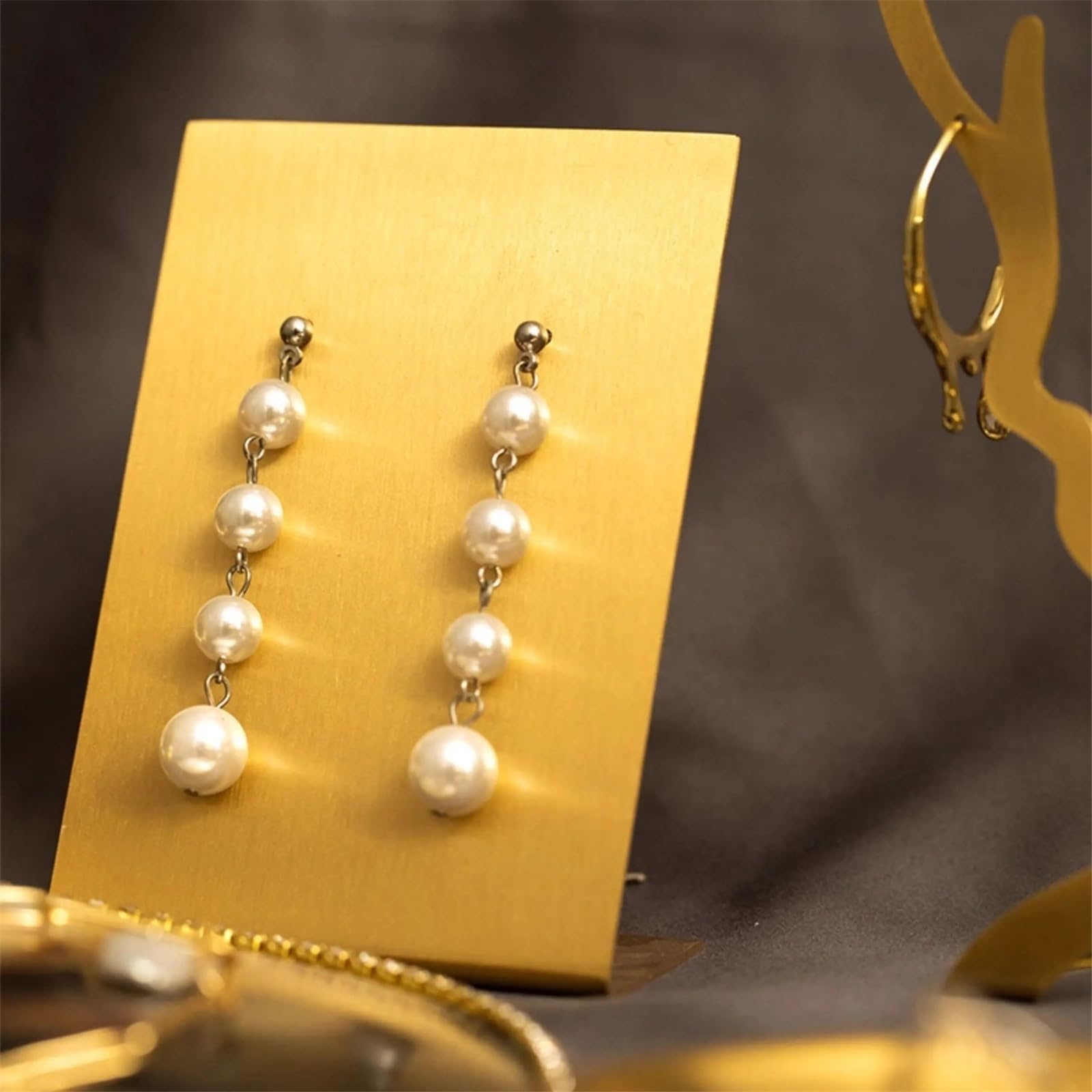 Stojak na biżuterię 7-Piece Abstract Face Brass Jewelry Display Stand Kit