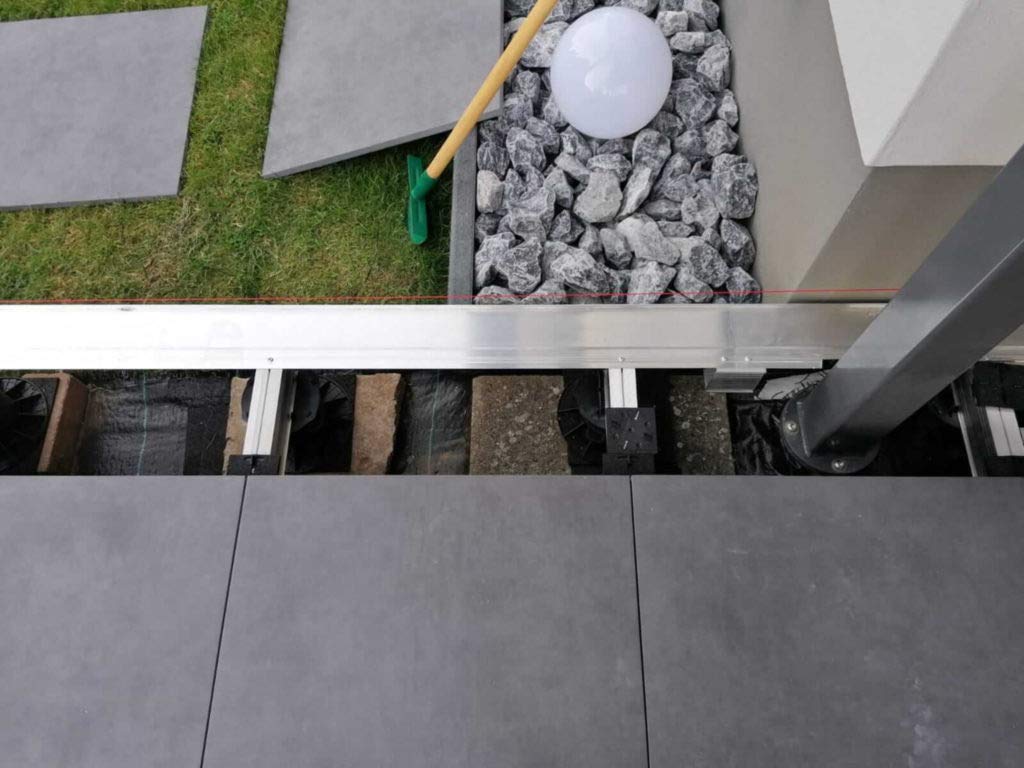 Gartenwelt Riegelsberger Premium Aluminium Montagesystem-Set für Keramik-, Stein-, Betonplatten Komplett-Set Made IN Germany Höhe: 3,5 cm Fläche 5 m² Plattenformat 60x60 cm