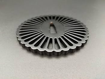 Amazon.co.jp: A06 刀鍔 菊紋の図 鉄地 透かし 日本刀装具 鍔 厚さ5MM