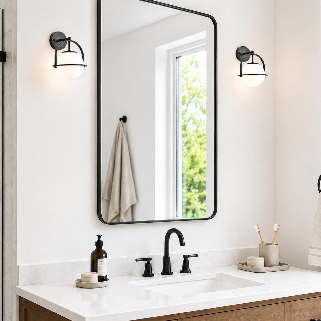 Alighting Wandleuchte Innen Schwarze mit 15 cm Milchglasschirm | Badezimmer Wandbeleuchtung Wandlampe Kugel für Flur Schlafzimmer Treppenhau, E14