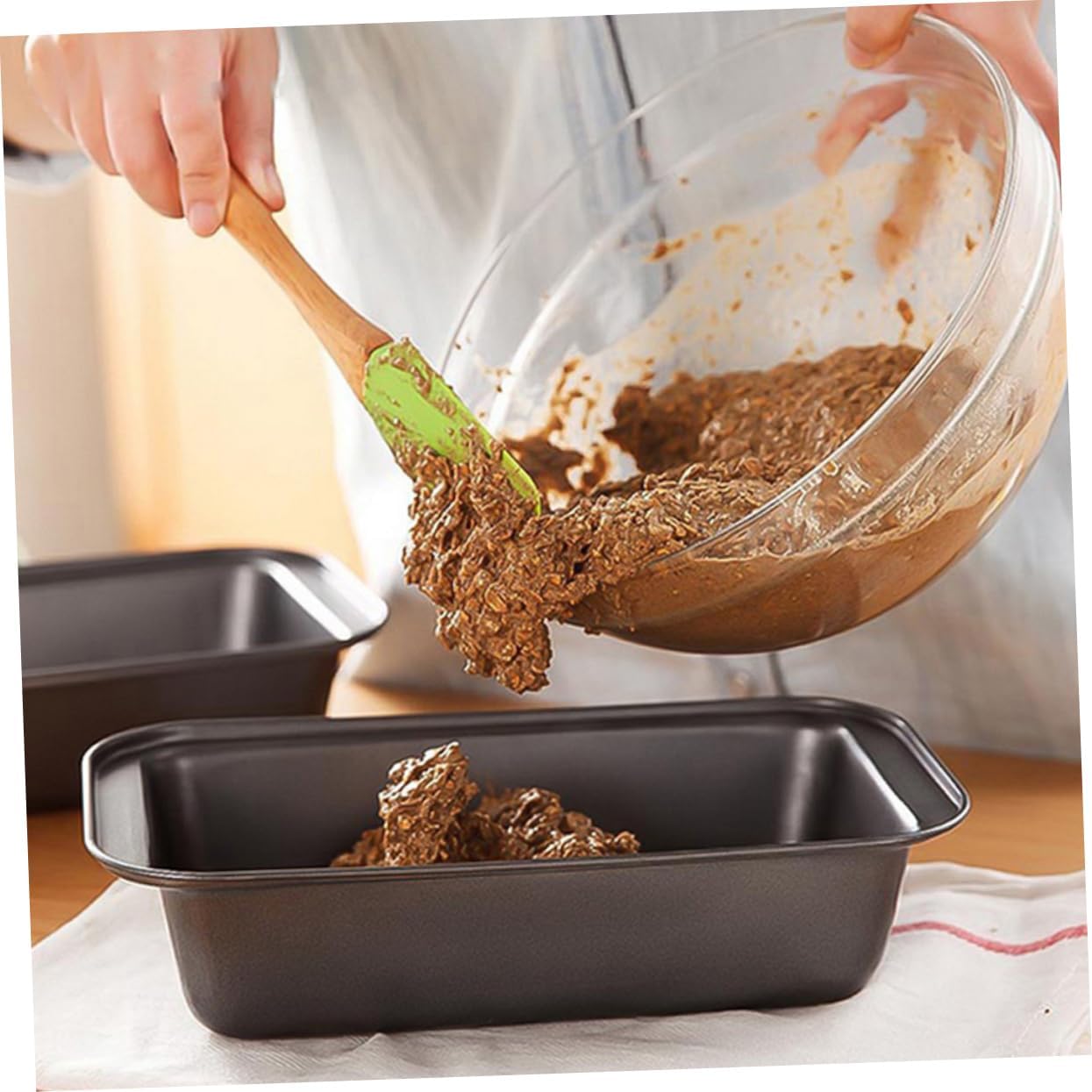 Non-stick Baking Pans Set for Home Baking Enthusiasts Versatile Easy to Clean Energy Efficient Bakeware for Cakes Pizzas and More Black