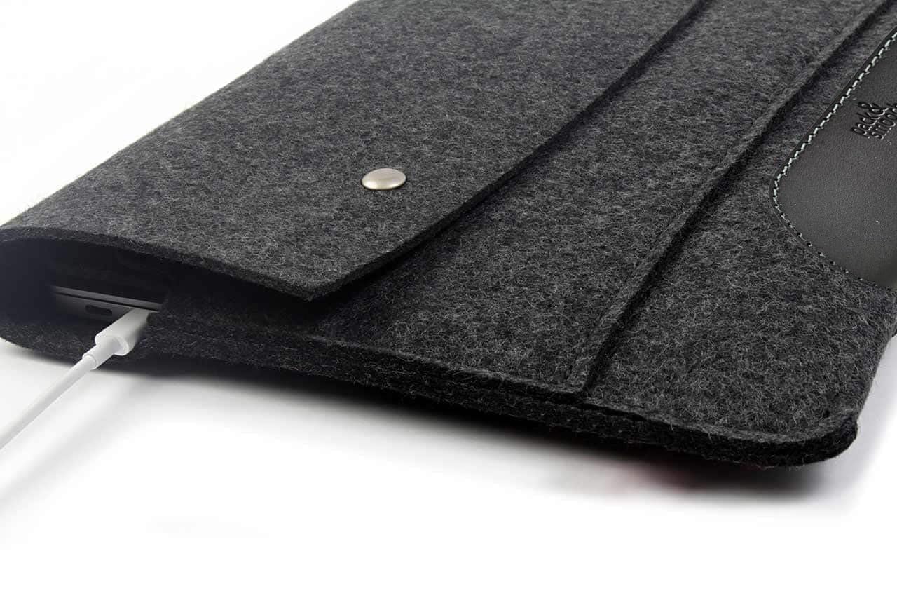Pack & Smooch Funda de Fieltro Compatible con MacBook Pro 14 | 100% Fieltro de Lana Merino | Piel Curtida Vegetal | Color Antracita/Negro | Hampshire