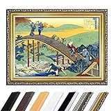Hochwertige Reproduktion von Katsushika Hokusai als gerahmter Fine-Art Print. Katsushika Hokusai war ein japanischer Maler und einer der bedeutendsten Vertreter des Ukiyo-e-Genres. Seine bekanntesten Werke sind die Farbholzschnitte der Serie 36 Ansichten des Berges Fuji. Hokusai