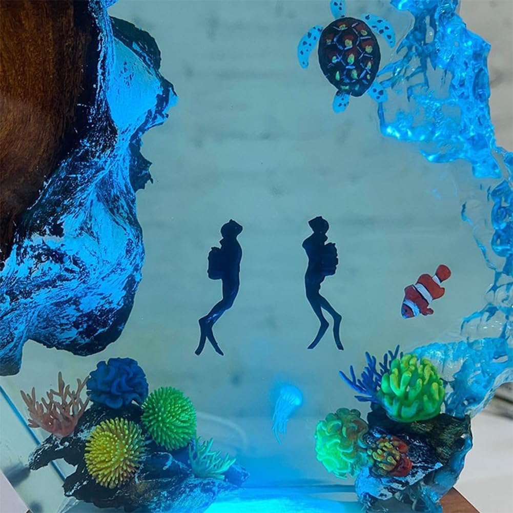 Lampa LED z żywicy epoksydowej z manta ray i nurkami, motyw oceanu, półprzezroczysta sztuka, drewniana podstawa, do dekoracji biura domowego