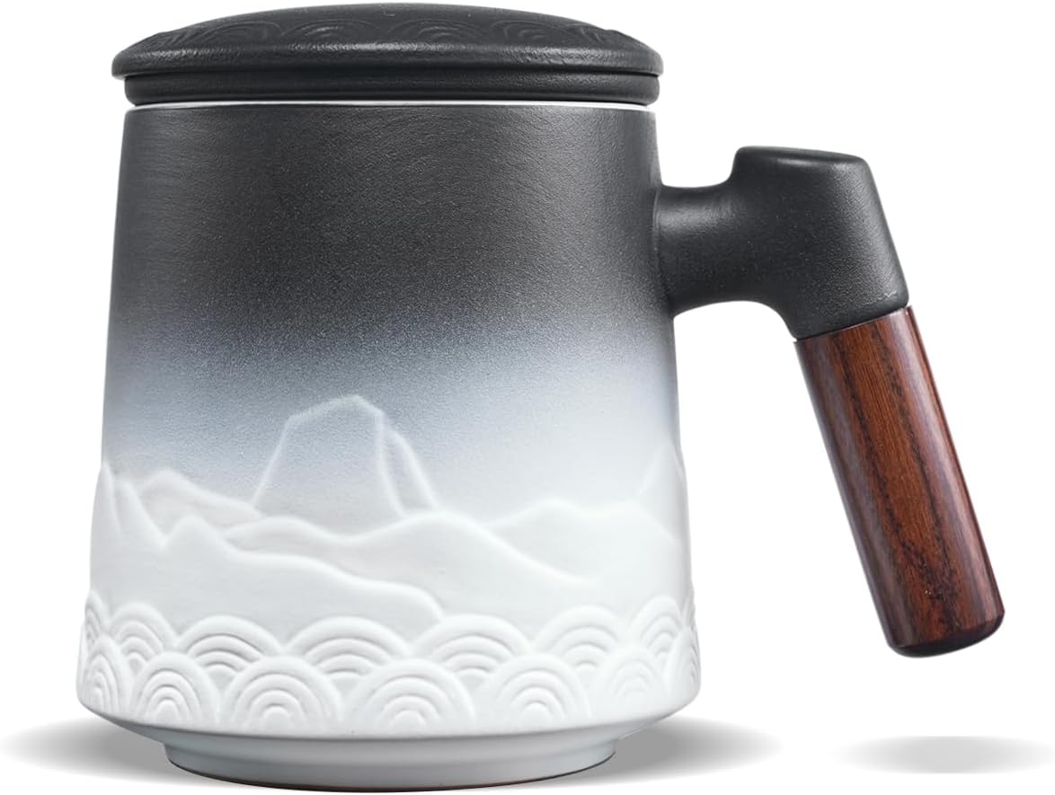 Keramik-Teetassen & Totenkopf-Becher: Stilvoll trinken ZENS Teetasse Schwarz-Weiß mit Holzgriff und Sieb