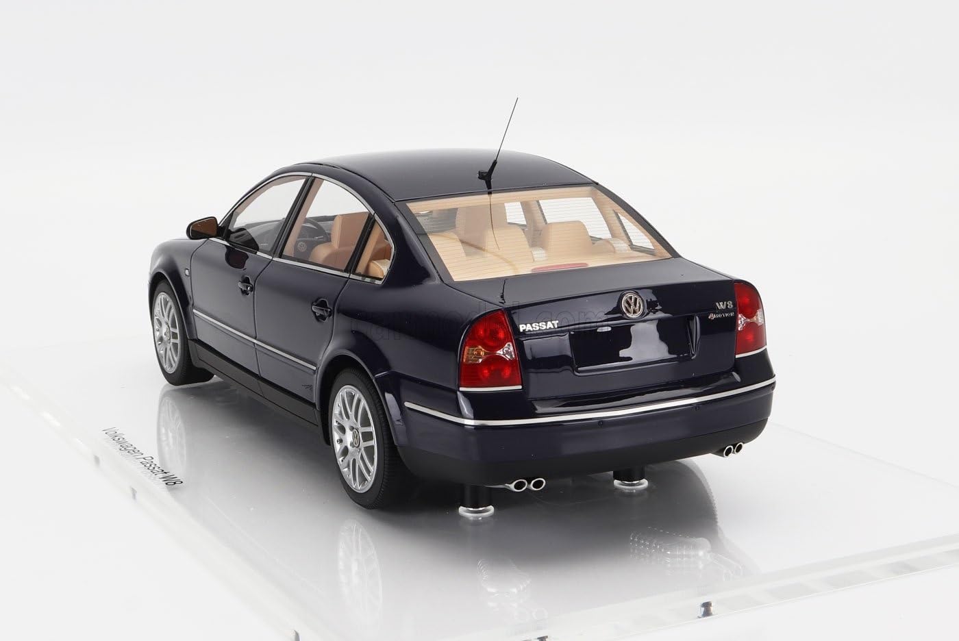 VW パサート Passat 1/18 ミニカー 未使用　フォルクスワーゲン Amazon.co.jp: ミニカー 1/18 フォルクスワーゲン パサート DNA
