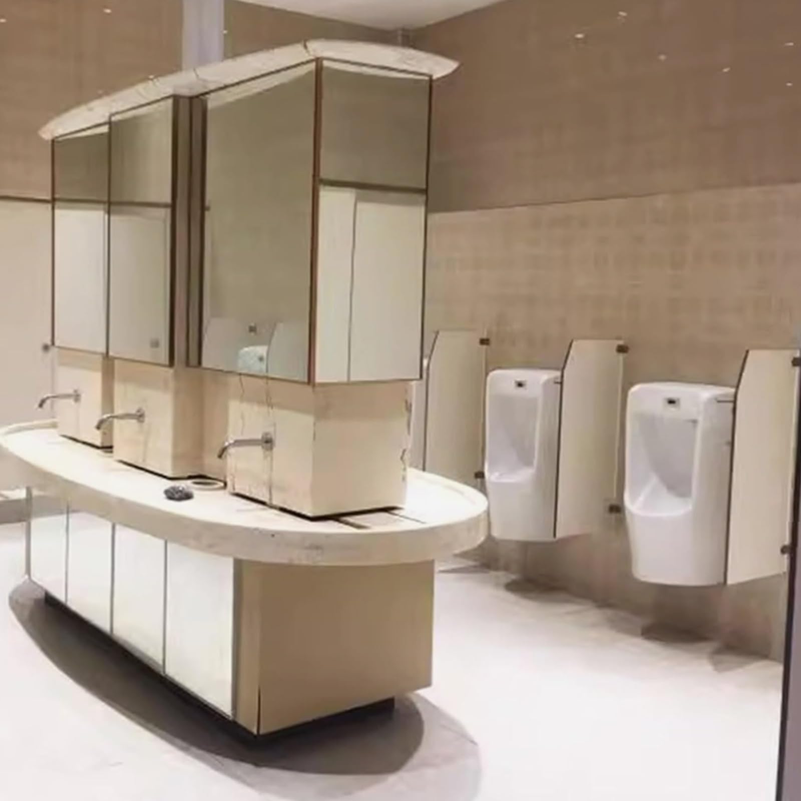 Cloisons et écrans de confidentialité pour Toilettes commerciales, Conception Murale Durable pour écoles et centres commerciaux