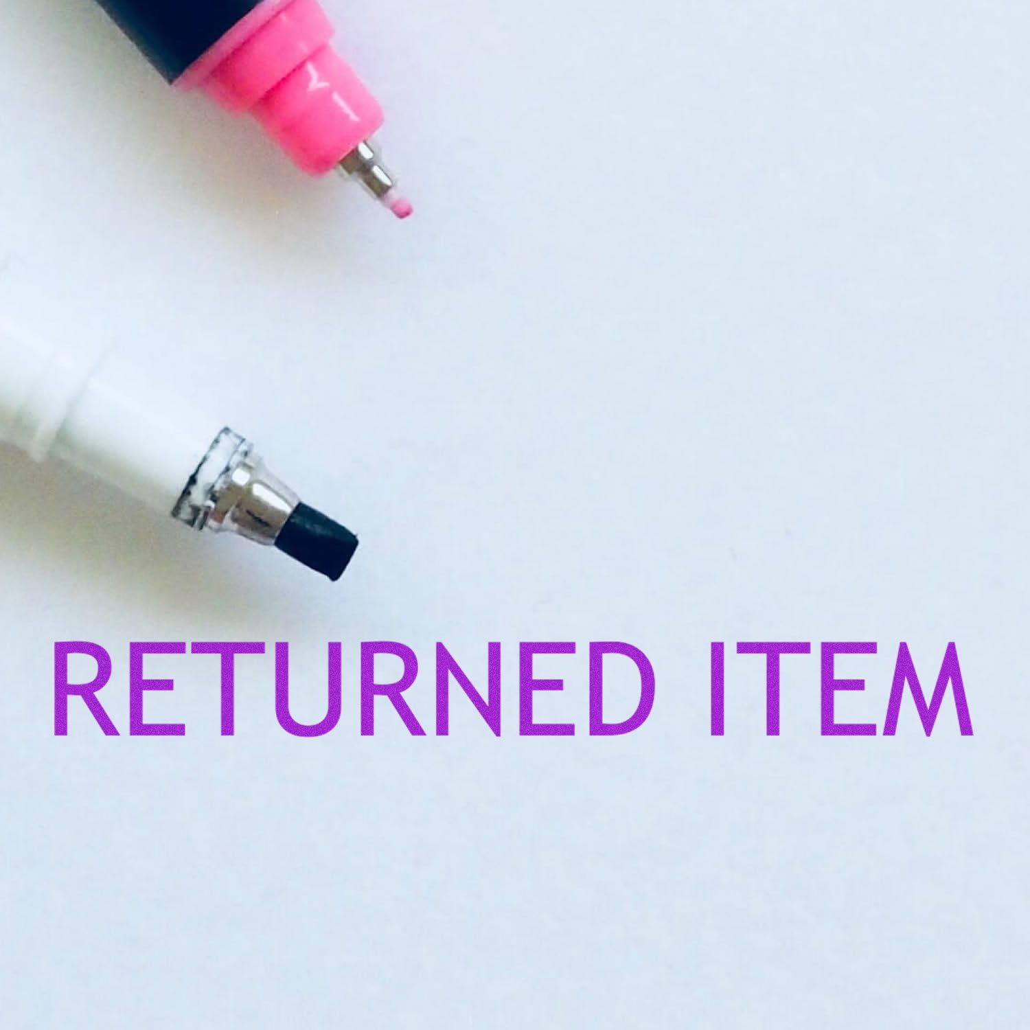 Tampon Returned Item pour marquer les documents retournés et éliminer les erreurs