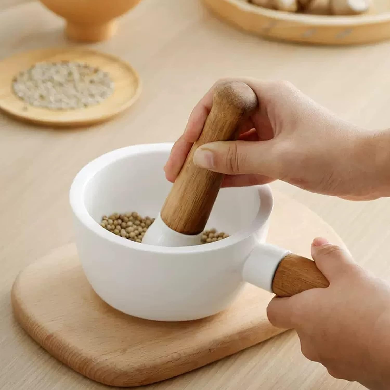 Set di mortaio e pestello in porcellana, smerigliatrice for erbe da 4,9 pollici con manici in legno