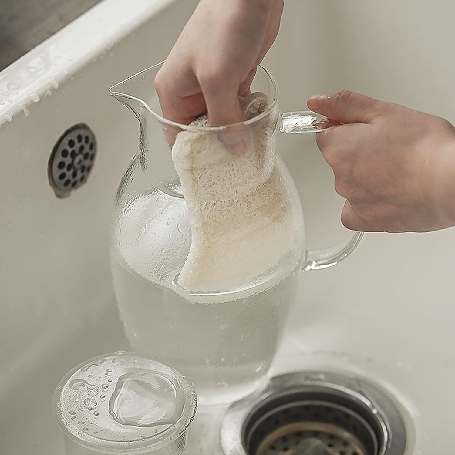 Wasserkaraffe 1,5-l-Wasserkrug, Kaltwasserflasche mit Verbrühschutzgriff, hochtemperaturbeständiger gehämmerter Krug, kalte Teekanne aus Glas für Kaffee/Saft Getränkespender