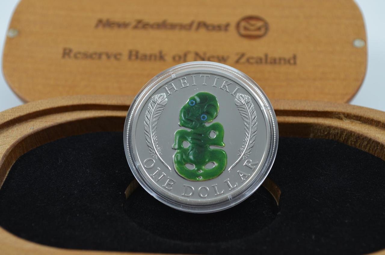 2010 NZ Silver Dollar Proof Coin - Maori Art - Heitiki $1