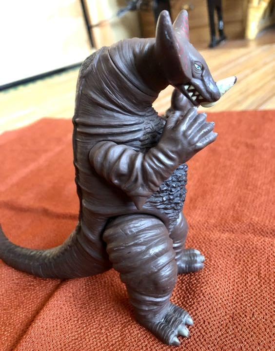 ウルトラ怪獣シリーズ ゴモラ ソフビ フィギュア Amazon.co.jp: ウルトラ怪獣 シリーズ《ゴモラ》ソフビ 2000刻印