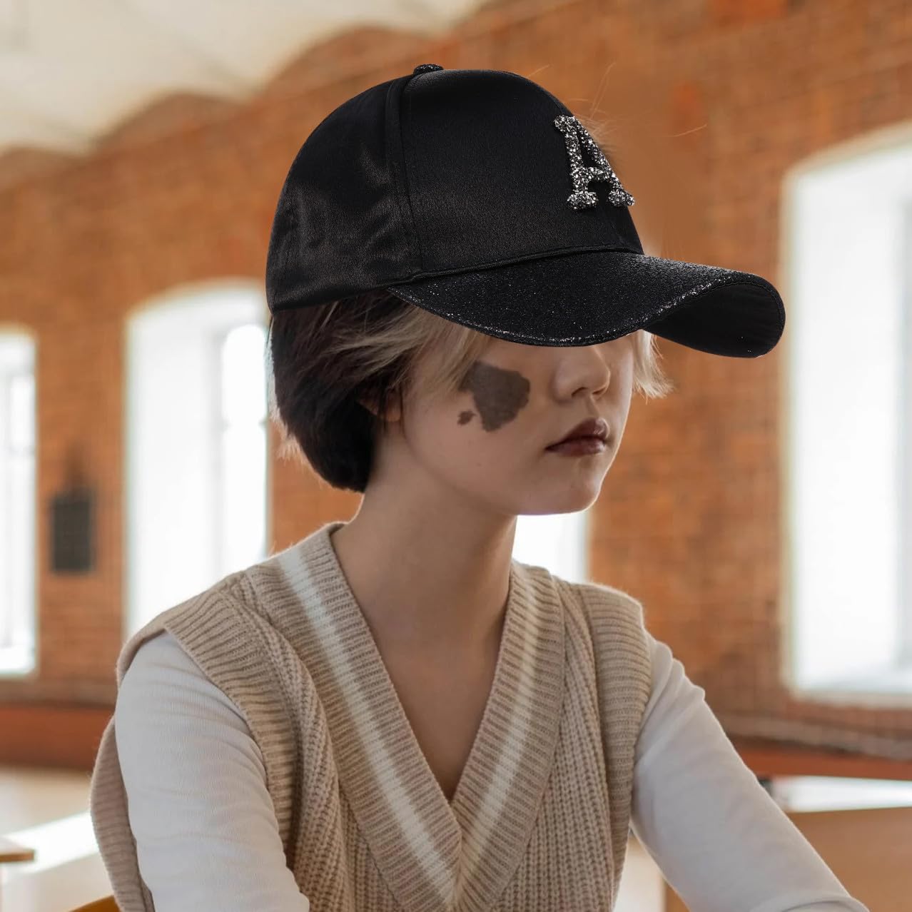 Abaodam Women’s Black Baseball Cap Sparkling Rhinestone Letters, Summer Sun Hat, Casual Peaked Cap for Outdoor and Daily Wear