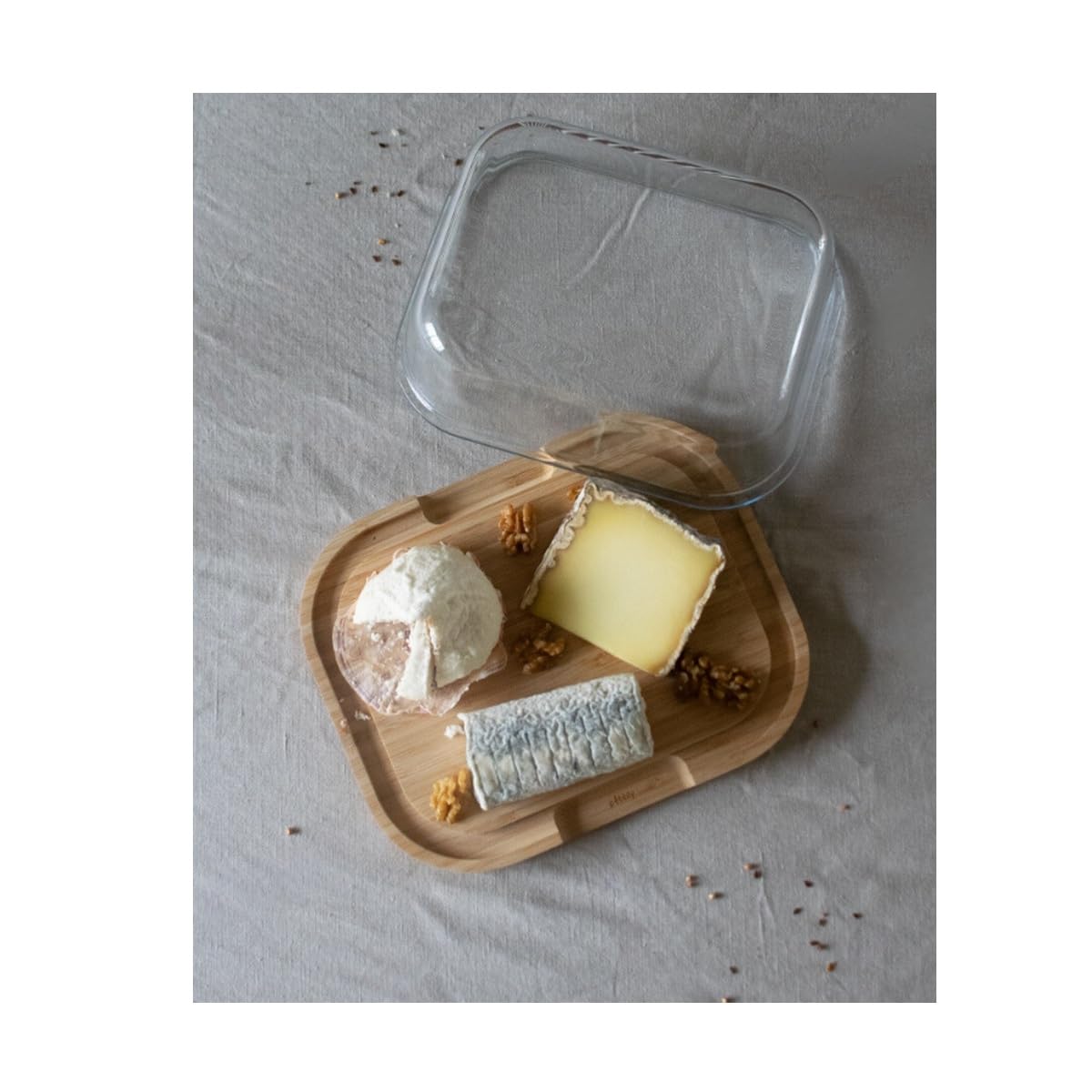 Pebbly – Käsebox mit Glasglocke und Bambustablett – 27 x 21,5 x 9,5 cm – Für 3 bis 4 Käsesorten, klein und kompakt, ideal zum Aufbewahren und Servieren, aus natürlichen Materialien