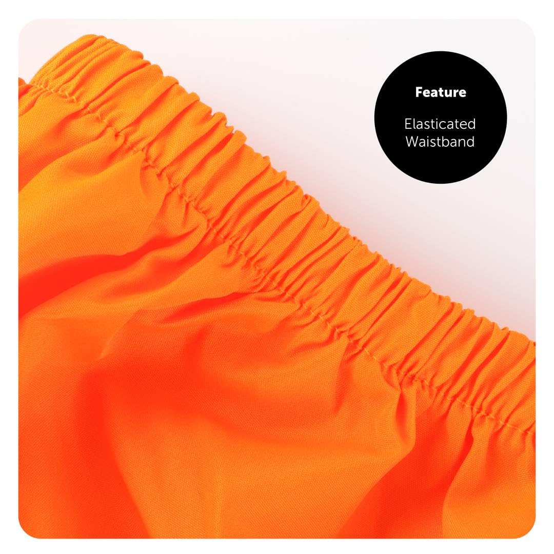 Judge & Gefangener Duo Kostüm Set – Schwarz & Rot Robe, Perücke, Hammer Orange Häftling Scrub Anzug & Metall Handschellen – Erwachsene Paare Legal Verkleidung Outfits