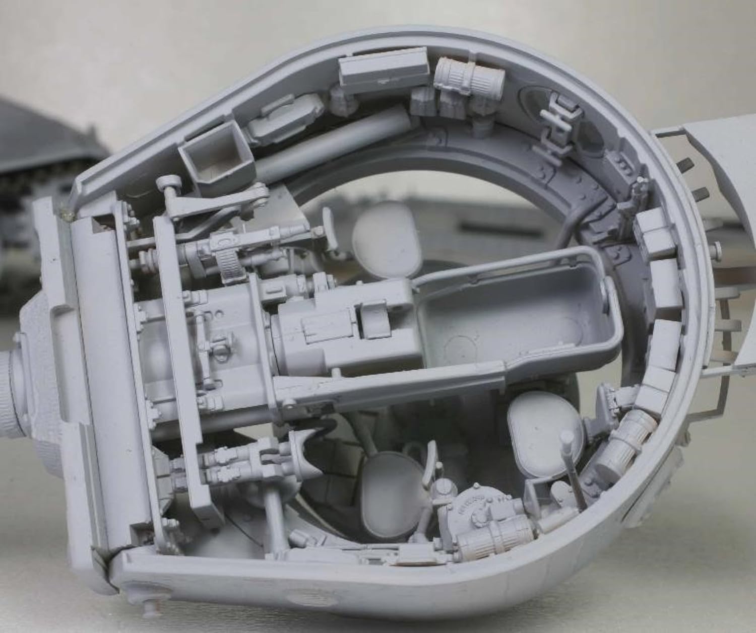 Amusing Hobby 35A051 Panzerkampfwagen VI Tiger (P) 003 Mit Zimmerit Und Vollständiger Inneneinrichtung 1:35 Maßstab Plastik Modellbausatz