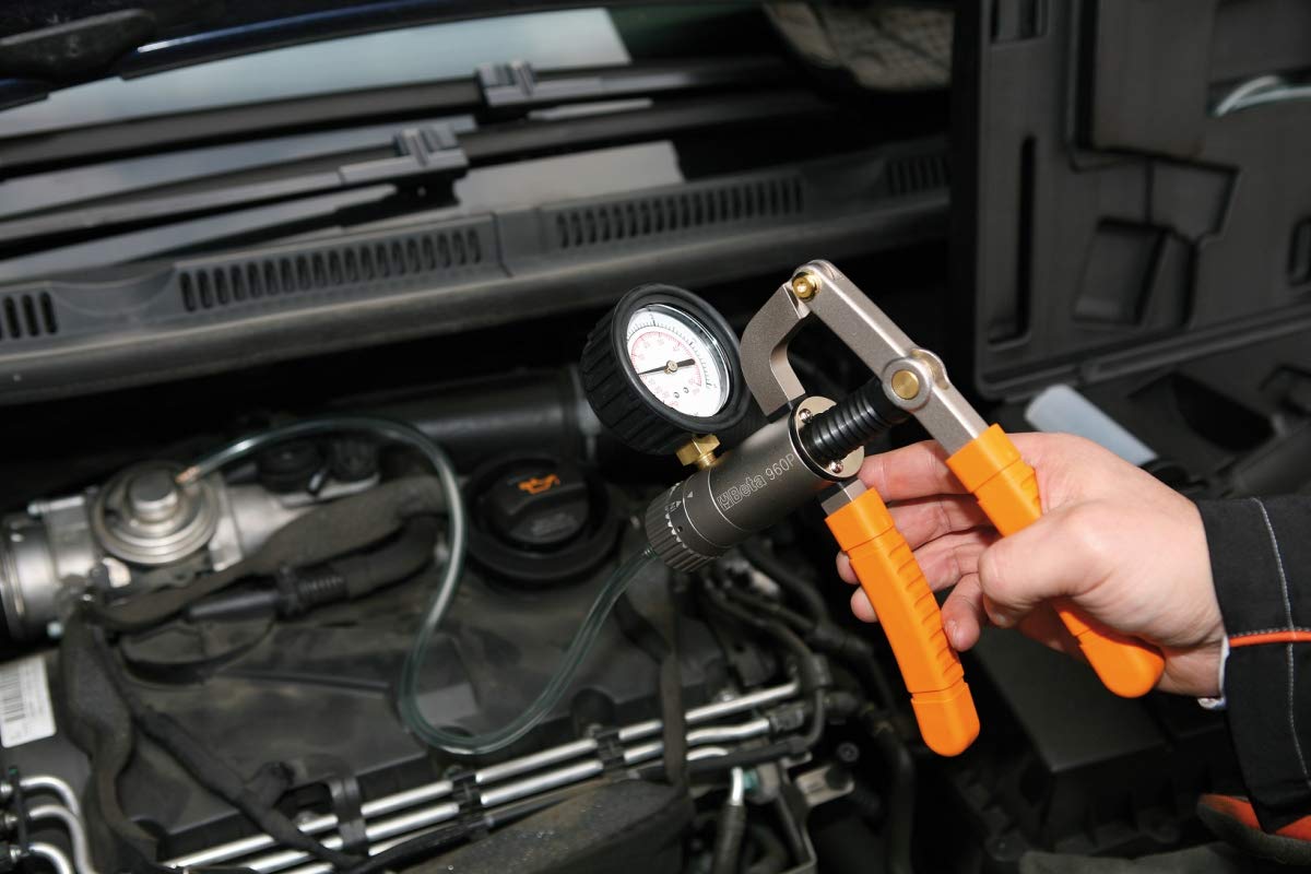 BETA - Tester Pressione e Depressione con Pompa a Vuoto e Accessori, Kit Professionale Spurgo Freni e Diagnosi Motore Auto Officina, 960P