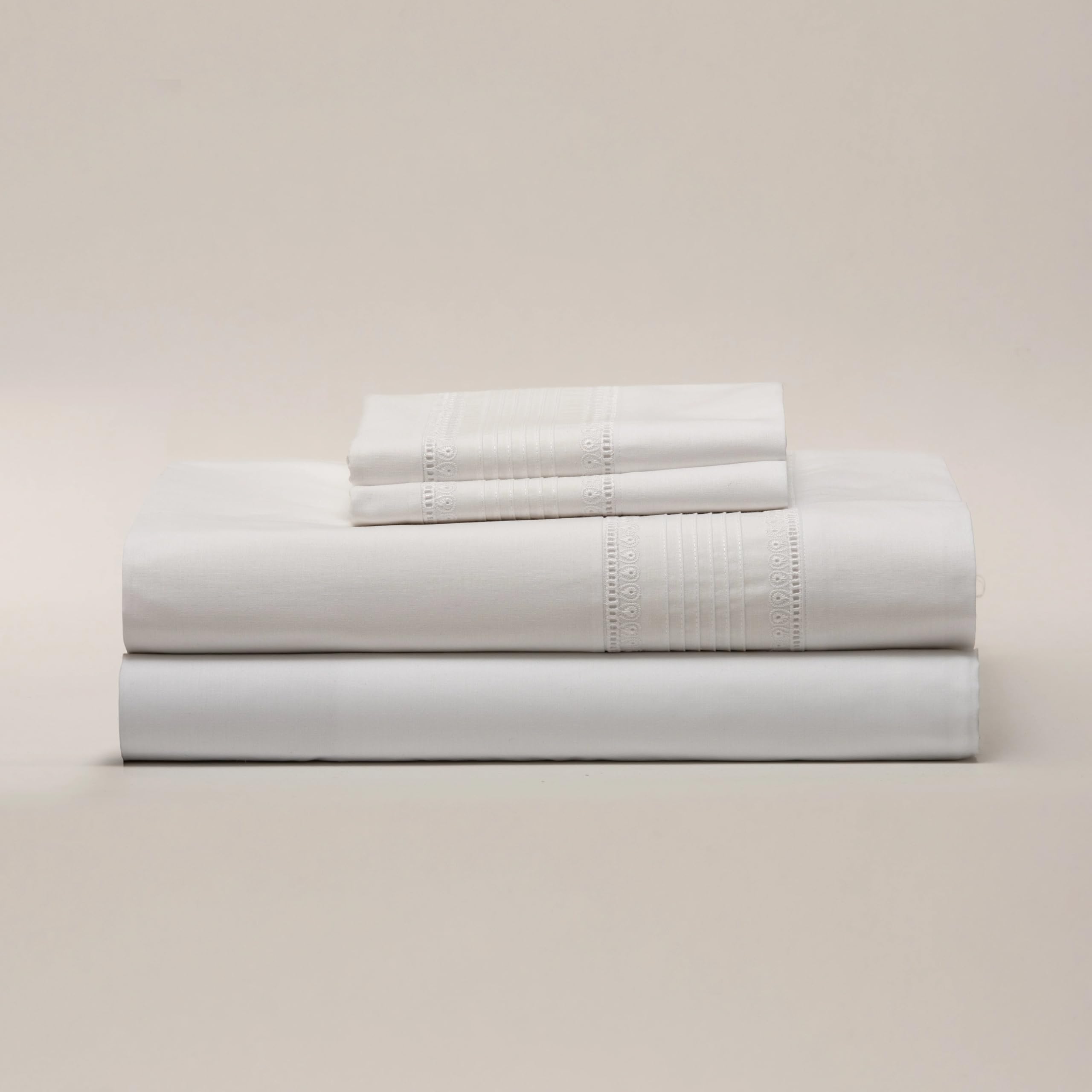 Juego de Sábanas Blanco 100% Algodón 200 Hilos con Bordado y Alforzas – Margarida 14 - - 100% Algodón - Cama 180 2 Almohadas 50 x 90 cm - Fabricado Portugal