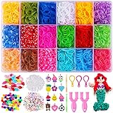 ♡【Regalo Increíble para Niños】 ¡El caja gomas pulseras colores como regalo no saldrá mal! Los niños pueden dar rienda suelta a su imaginación para crear manualidades para ellos, amigos y familiares, como pulseras de amistad, collares, anillos, accesorios para el cabello, etc. Un gran regalo para los niños en cumpleaños, fiestas, Navidad o vacaciones.