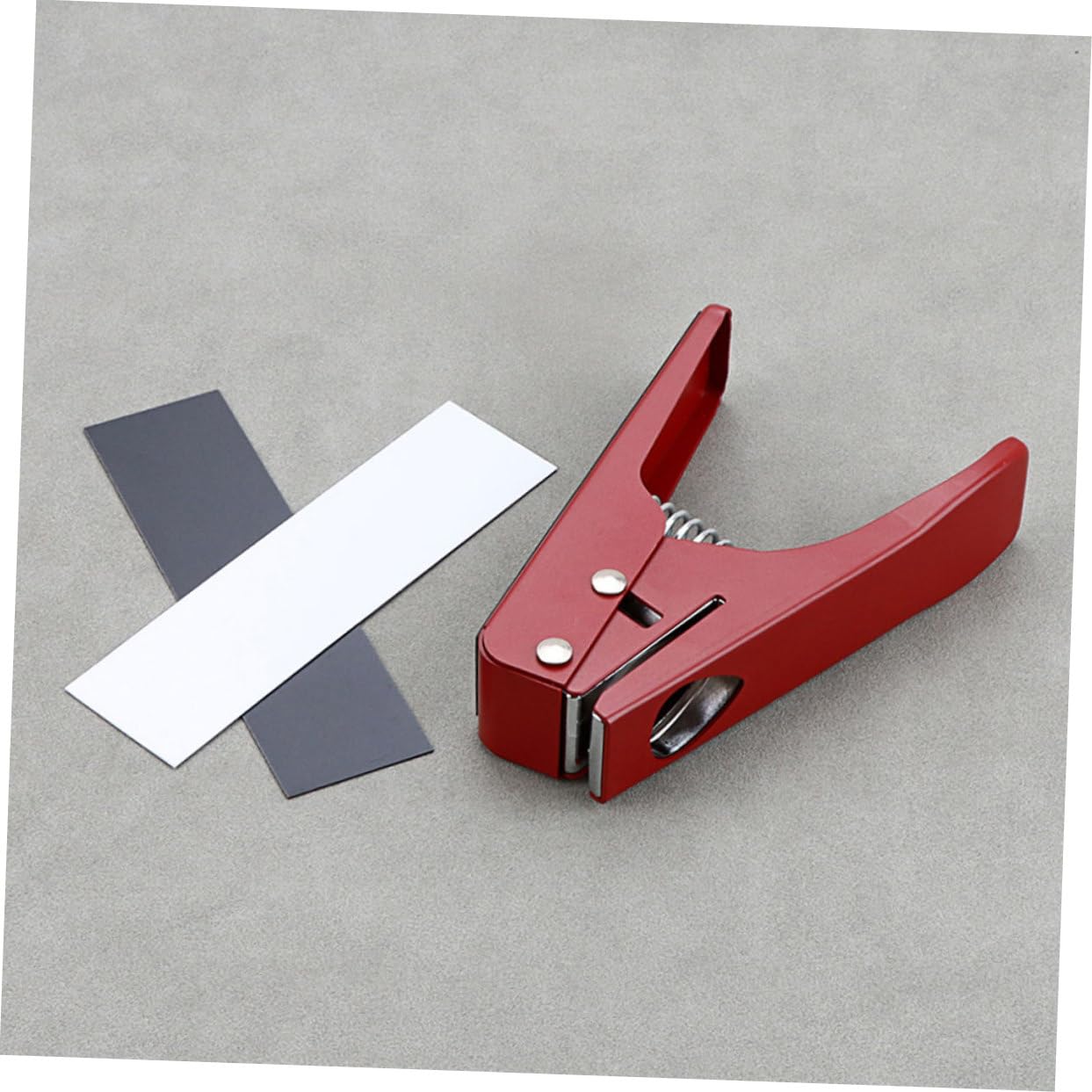 Punzone per Plettri per Chitarra in Metallo Rosso R26c | Taglierino per Materiali Diversi, Uso Forte e Duraturo, Strumento per Realizzare Plettri Personalizzati