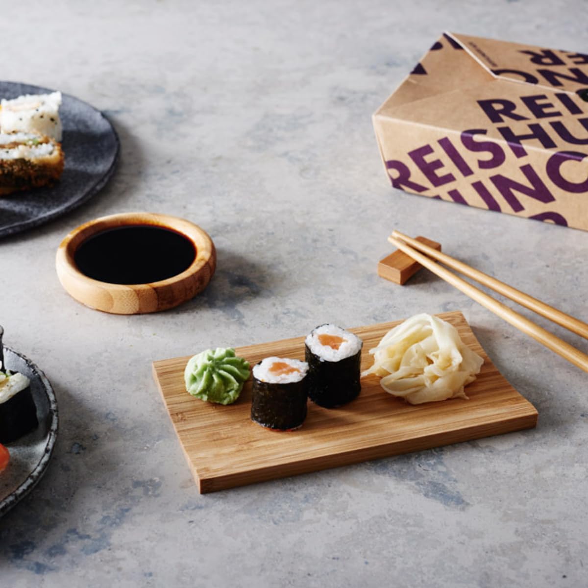 REISHUNGER Sushi Servier Set, traditionelles Service aus Bambus - 4 teiliges Geschirrset für 12 Personen