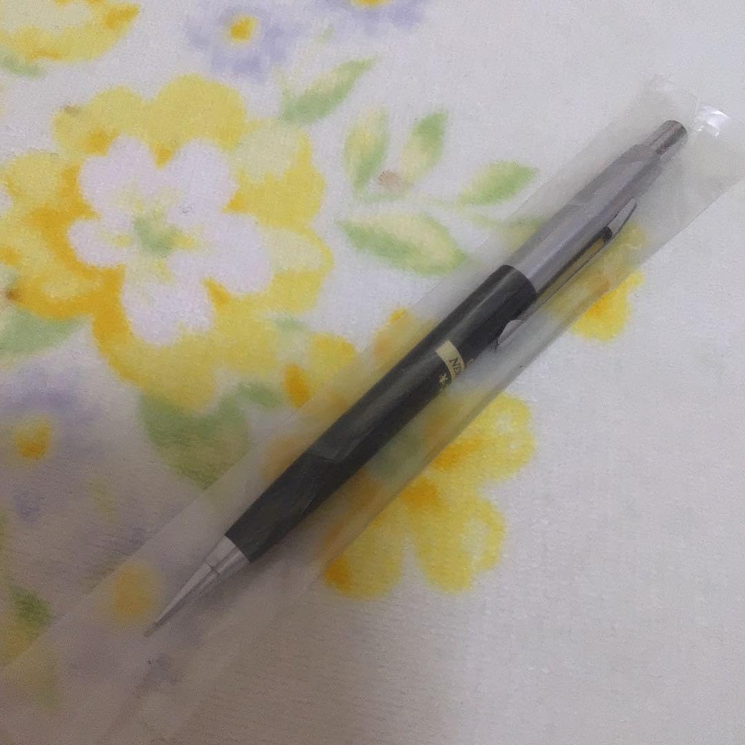 Amazon.co.jp: ニューマン シャーペン 0.5mm 黒 袋入り : 文房具