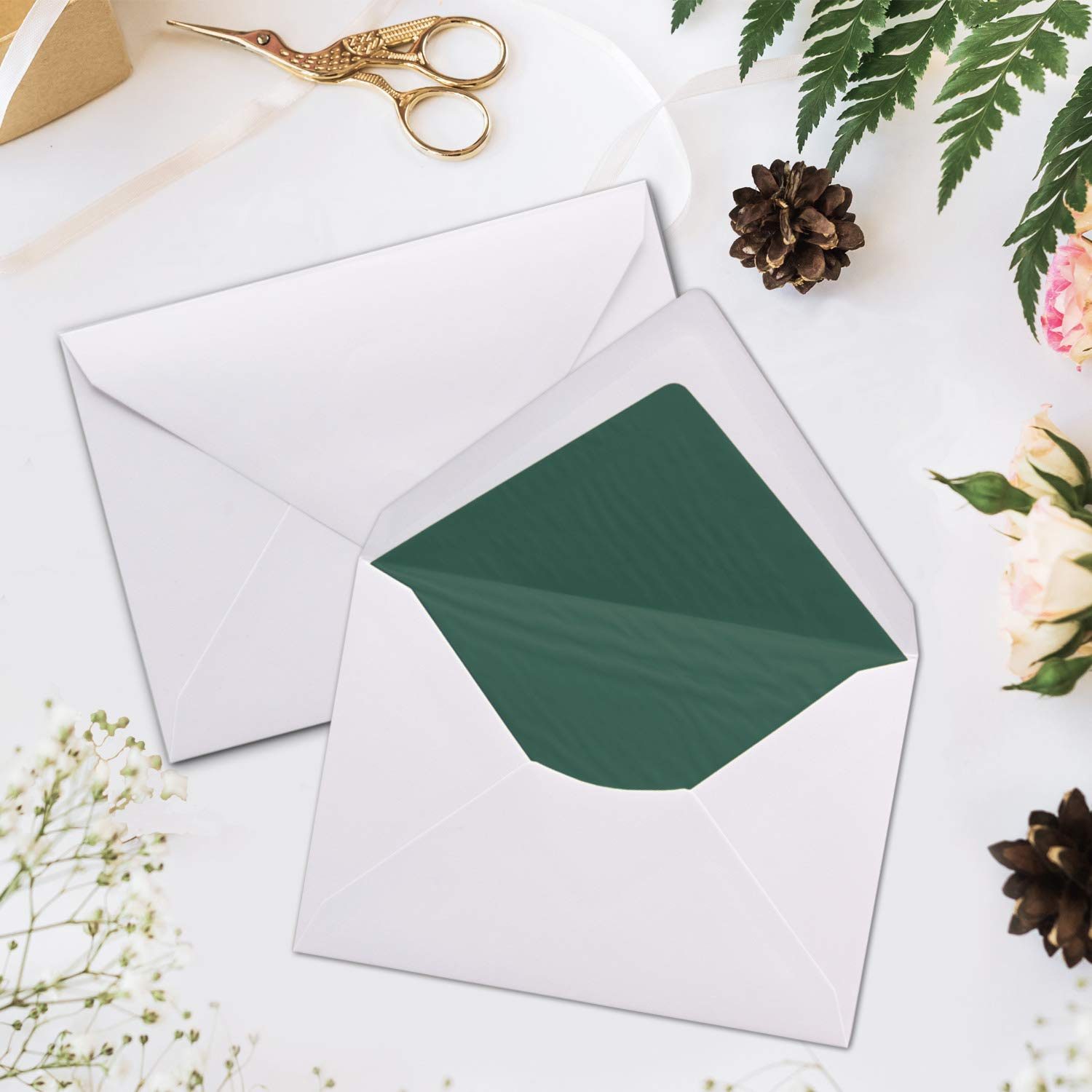 300 buste bianche DIN C6 foderate con carta velina verde scuro, 100 g/m², 11,4 x 16,2 cm, con incollaggio a umido senza finestra