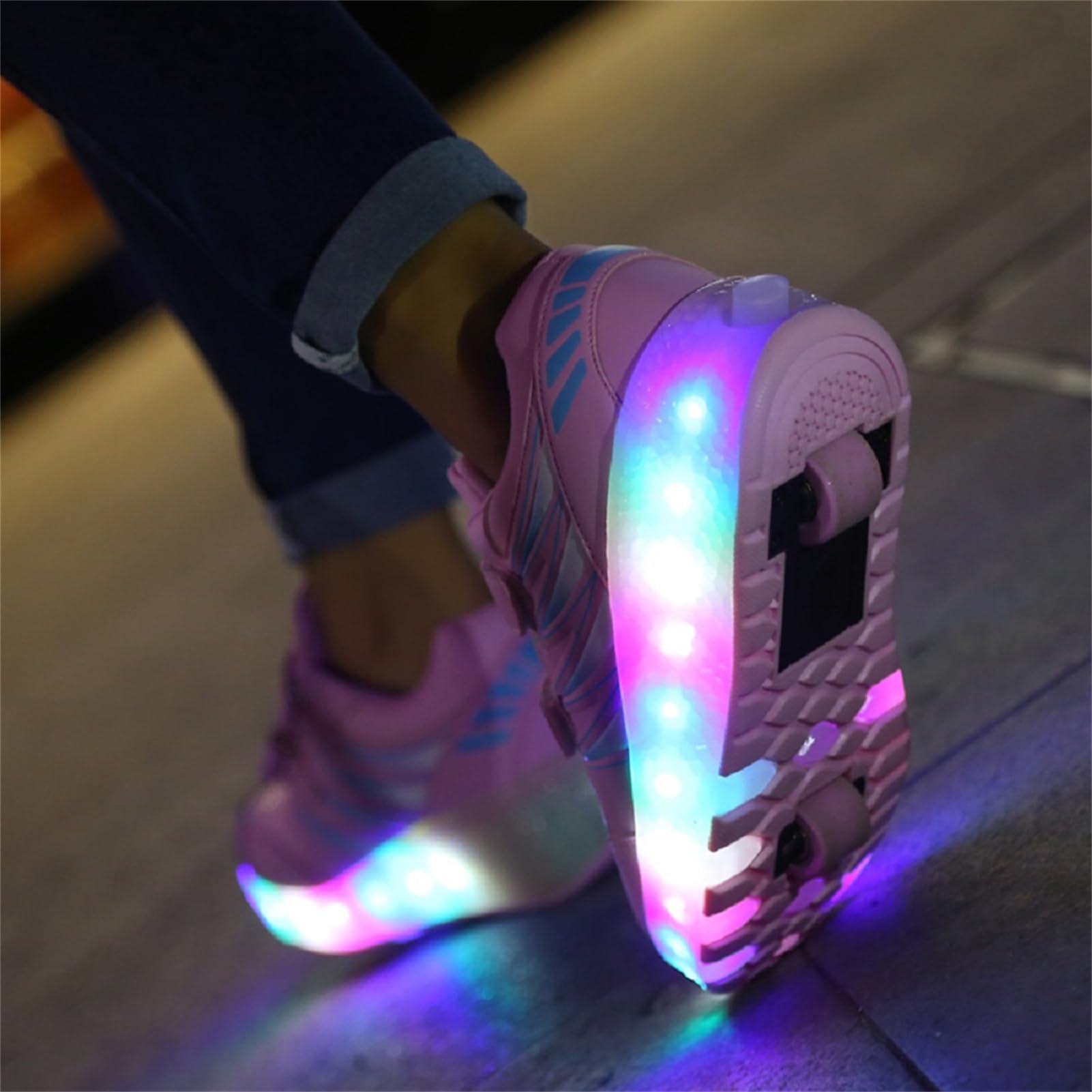 Garçon et Fille LED Lumières Clignotante Patins à roulettes Unique Double Rétractables Roues Rechargeables Skateboarding Shoes Outdoor Sports Gymnastique Sneakers Halloween Noël Cadeaux