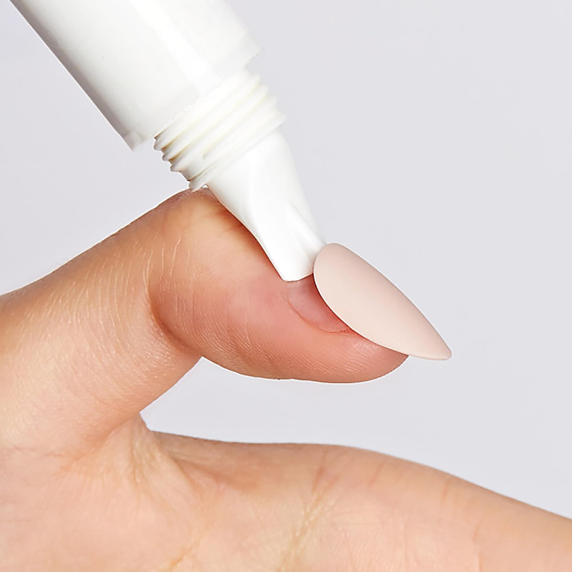 KISS Instant Glue Off Nagelkleber Entferner mit Vitamin B  Press-On Ngel  & knstliche Ngel entfernen, Fake Nails Remover schnell, 13,5 ml :  Amazon.de: Kosmetik
