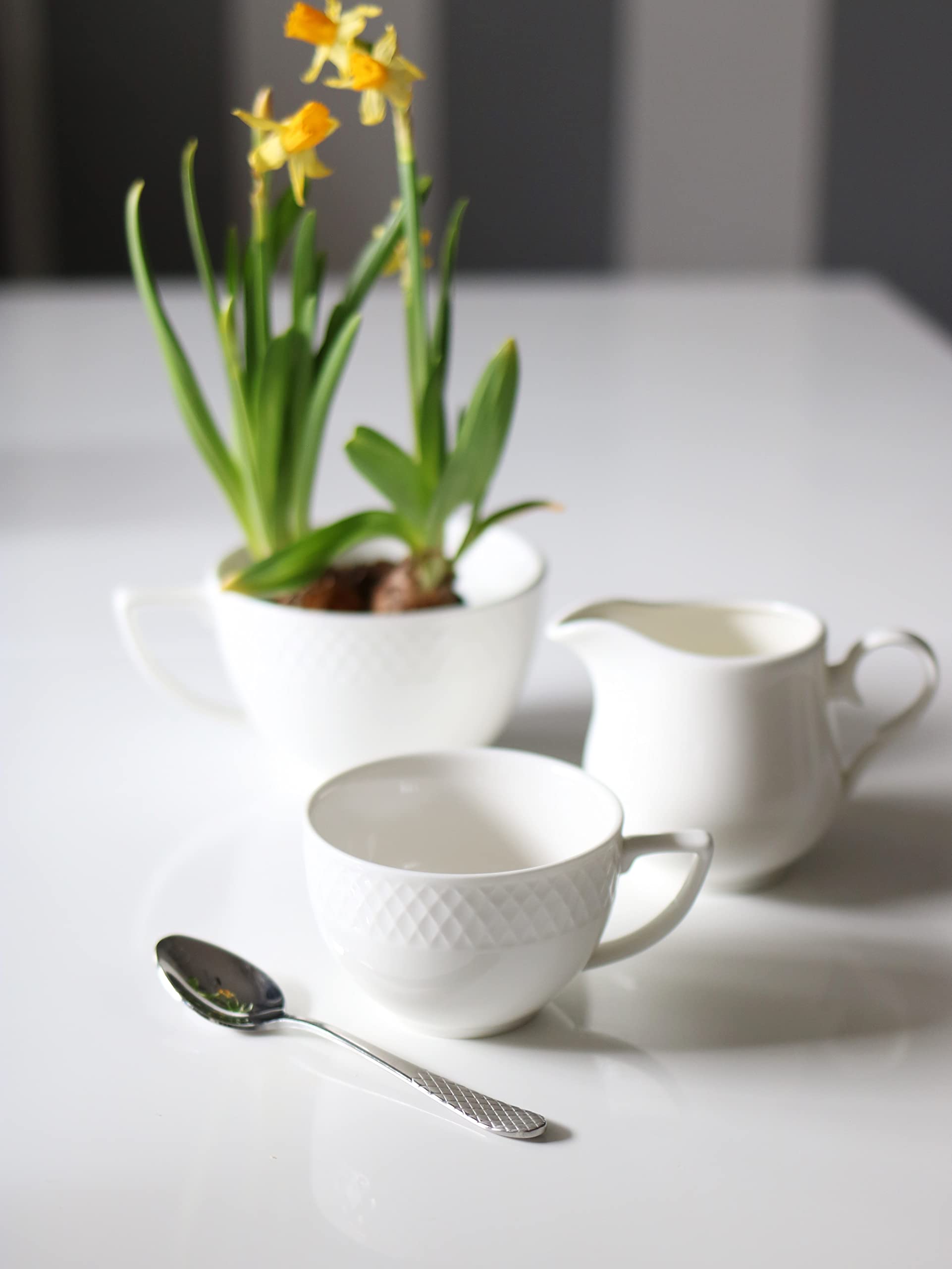 Wilmax | Tassen mit Untertassen | 6er-Set | 240 ml | Kaffeetassen aus Porzellan | Weiß | Geschirrset für 6 Personen | Tassenset für Kaffee, Tee, Desserts | Kaffeeservice & Teeservice