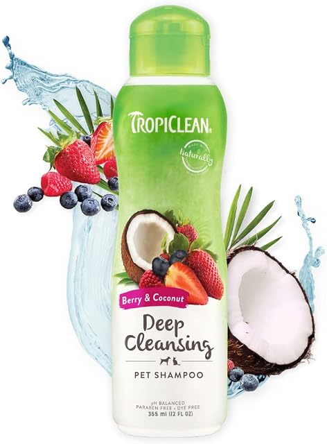 TropiClean Dog Shampoo Grooming Supplies - Deep Cleansing & Moisturising Dog and Cat Shampoo - Soap and Paraben Free -Derived from Natural Ingredients - Used by Groomers - Berry & Coconut, 355ml