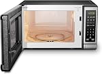 BLACK+DECKER EM720CB7 Four à micro-ondes numérique avec porte à bouton-poussoir, serrure de sécurité pour enfants, 700W, Acier inoxydable, 0.7 Cu.ft