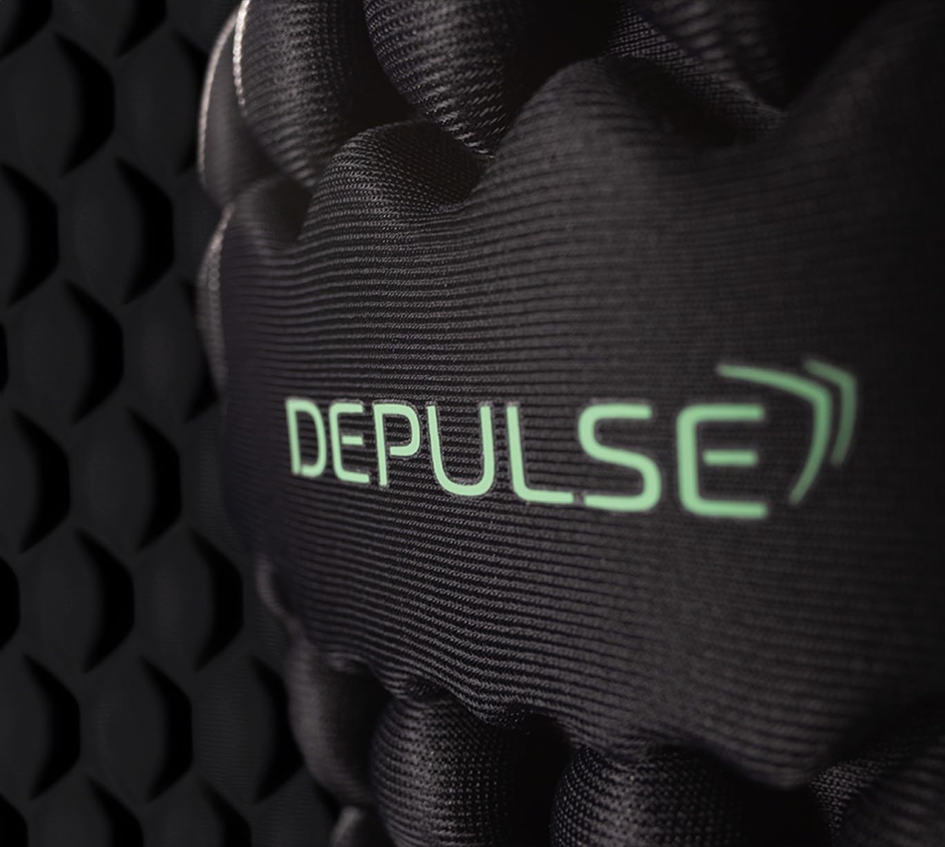 Protection de coude AeroShield : combinaison parfaite de flexibilité, de légèreté et de protection maximale.
