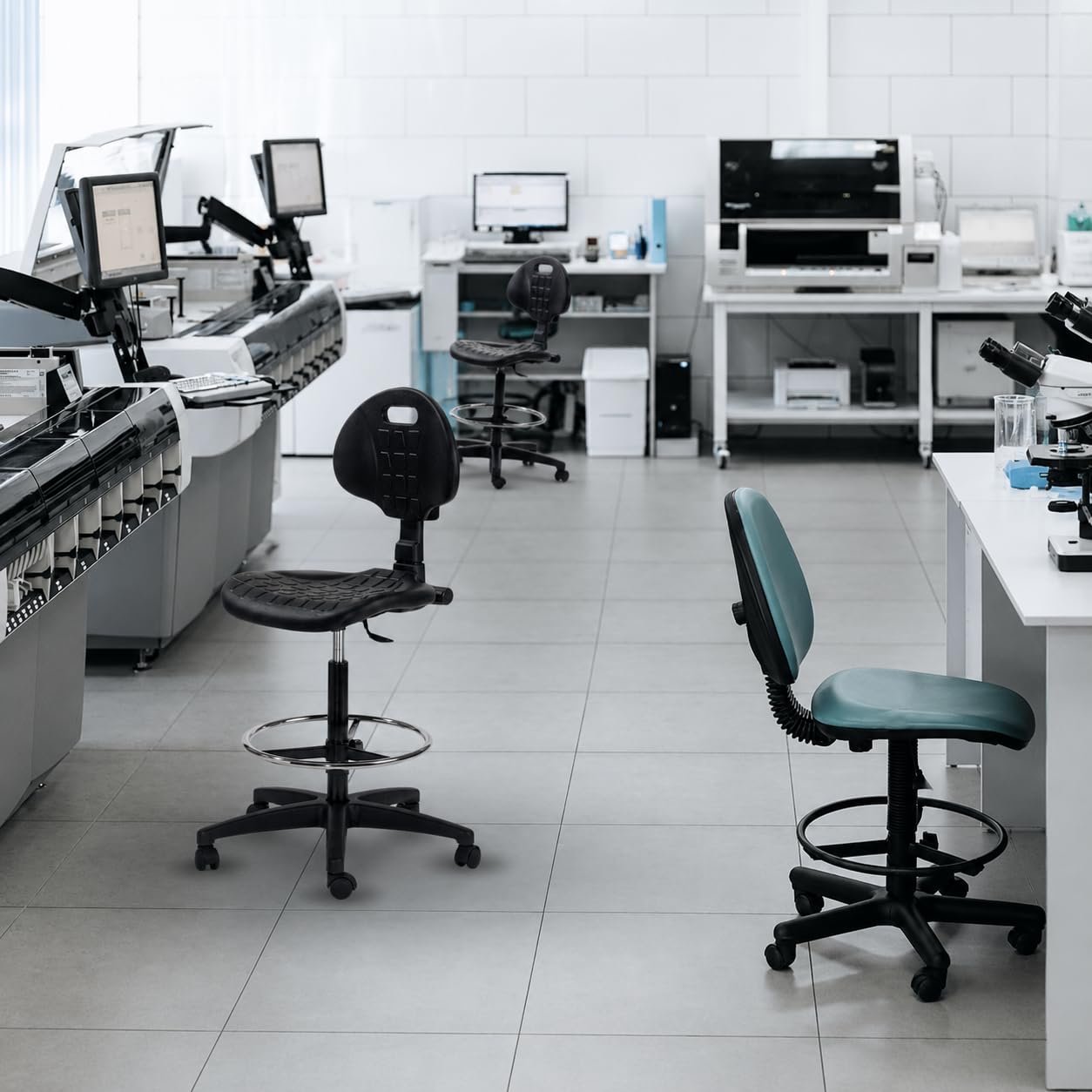 Topsit IND102 Sedia da Lavoro in Poliuretano, Seduta da Laboratorio, Sedia da Ufficio Ergonomica Girevole su Ruote con Anello Poggiapiedi in Metallo Cromo, Schienale e Altezza Regolabile