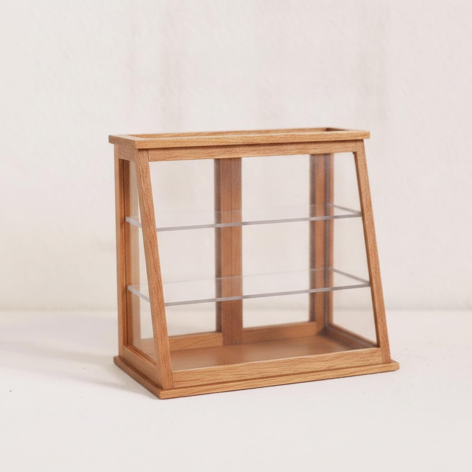 harayaa Miniatur Vitrine Puppenhaus Vitrinenschrank Schaukasten aus Holz mit Schräger Front Und Seitenscheiben Zwei Einlegeböden für Puppenhaus Laden Dioramen, Kirschbaumholz