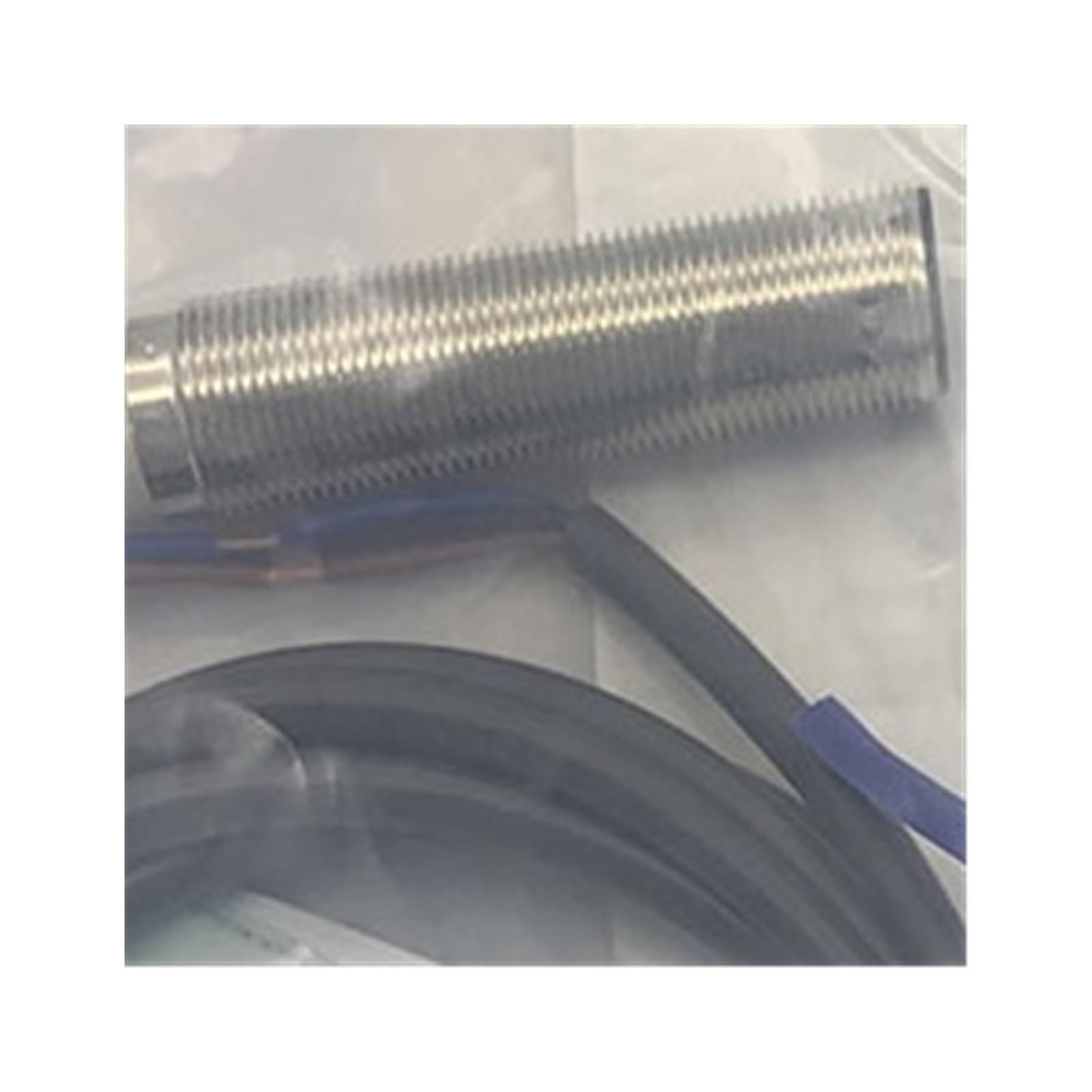Détecteur E2B-M12LN05-M1-B1 anti-interférence pour automatisme stable