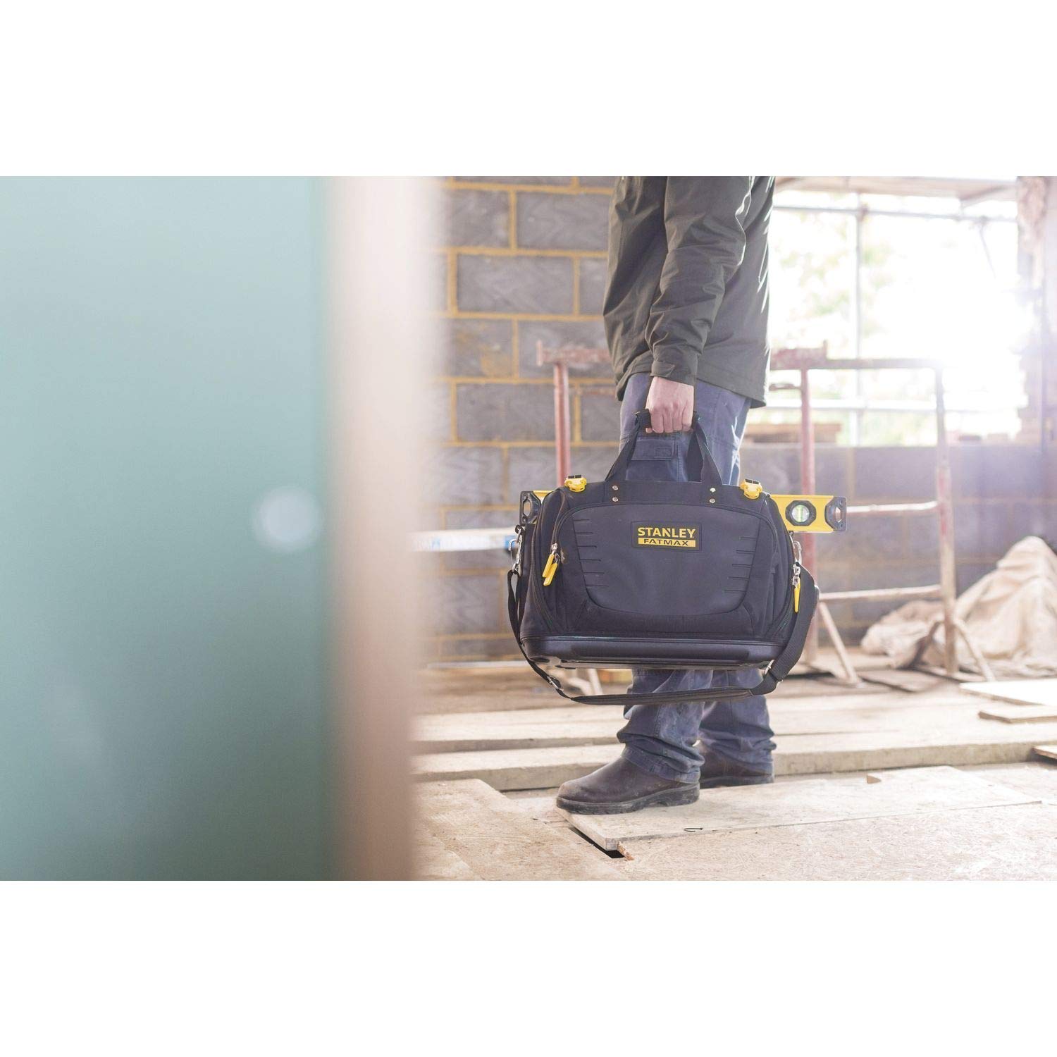 Stanley FatMax Werkzeugtasche/Tragetasche für Werkzeug Quick Access (mit 4 Fächern, aus 600 x 600 Denier Nylon, mit Kunststoffboden & gepolstertem Schultergurt) FMST1-80147