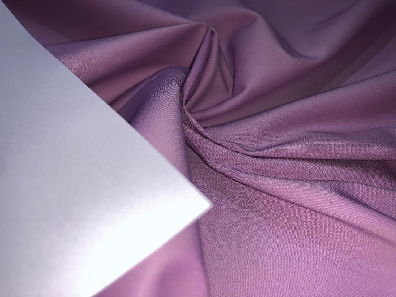 Tissu réversible lilas et rose anti-froissement riche en coton doux