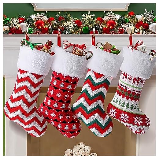 NIBESSER Chaussette de Noël, Lot de 4 Xmas Chaussette de Noel, Chaussettes Noël a Suspendre Père Noël Renne Bonhomme De Neige Cheminée Sapin pour Décoration Noel