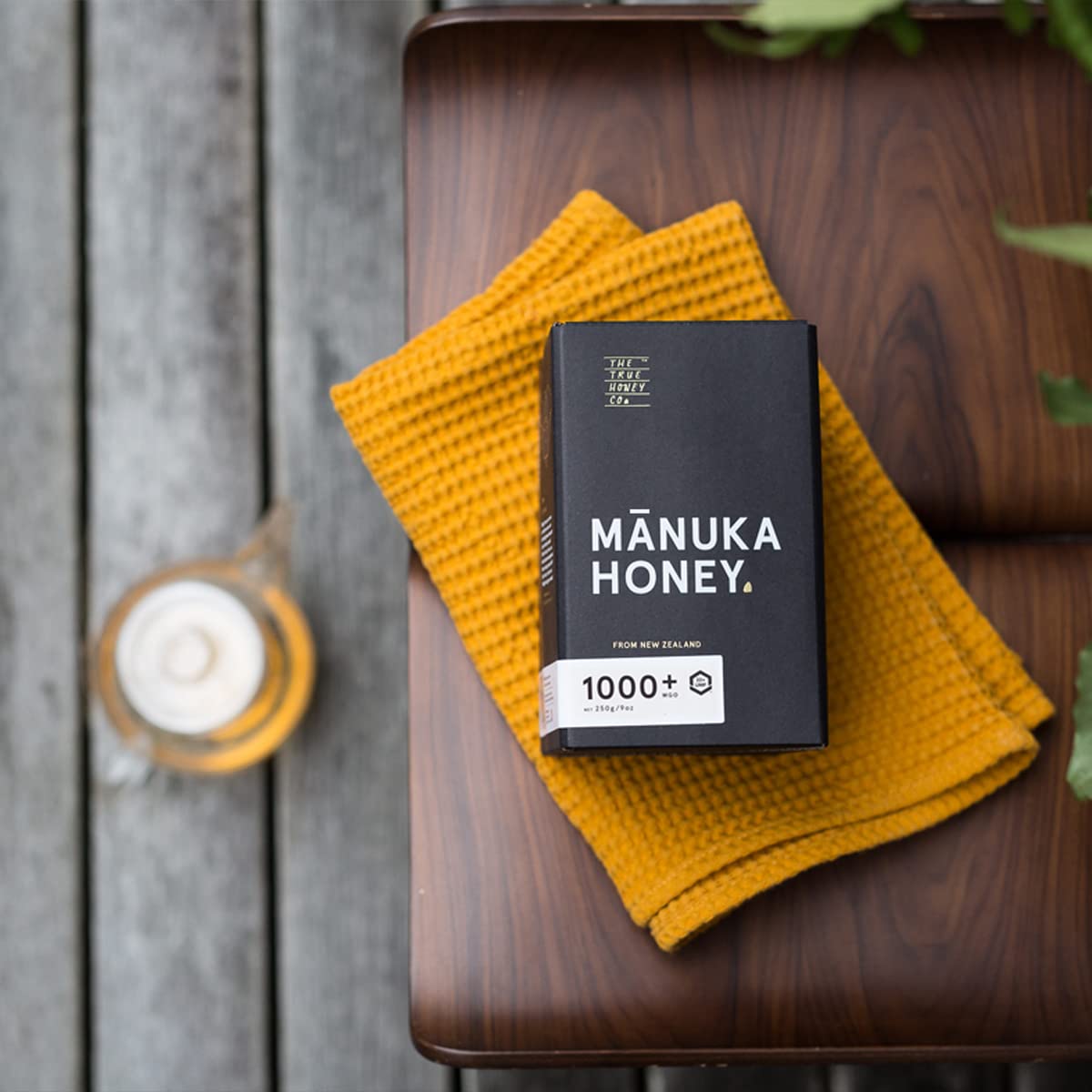 The True Honey Co. Manuka Honig MGO 1000+ (UMF 22+) 250g | MGO & UMF-zertifiziert | Exklusiv und Hochqualitativ | Hergestellt und Verpackt in Neuseeland | Im Glas mit Signature Box | Von NZfyMe