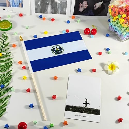 Miniatura 4 de QQSD Mini banderas de mano con palo salvadoreño de El Salvador - Poste de madera maciza con parte superior de lanza, paquete de 12